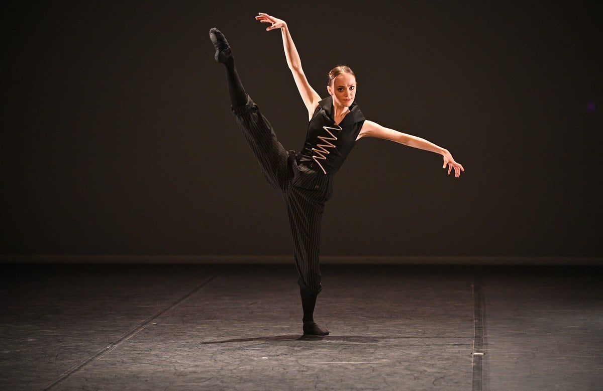 Chloe Keneally dancing Rentaro Nakaakis Cha Cha and Tiara in Emerging Dancer 2022 © Laurent Liotardo Chloe Keneally dancing Rentaro Nakaakis Cha Cha and Tiara in Emerging Dancer 2022 © Laurent Liotardo