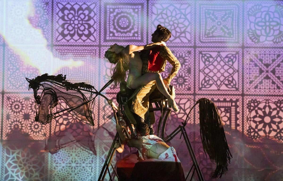 05 - Anna Rose OSullivan and Cesar Corrales in Like Water for Chocolate, photo Tristram Kenton