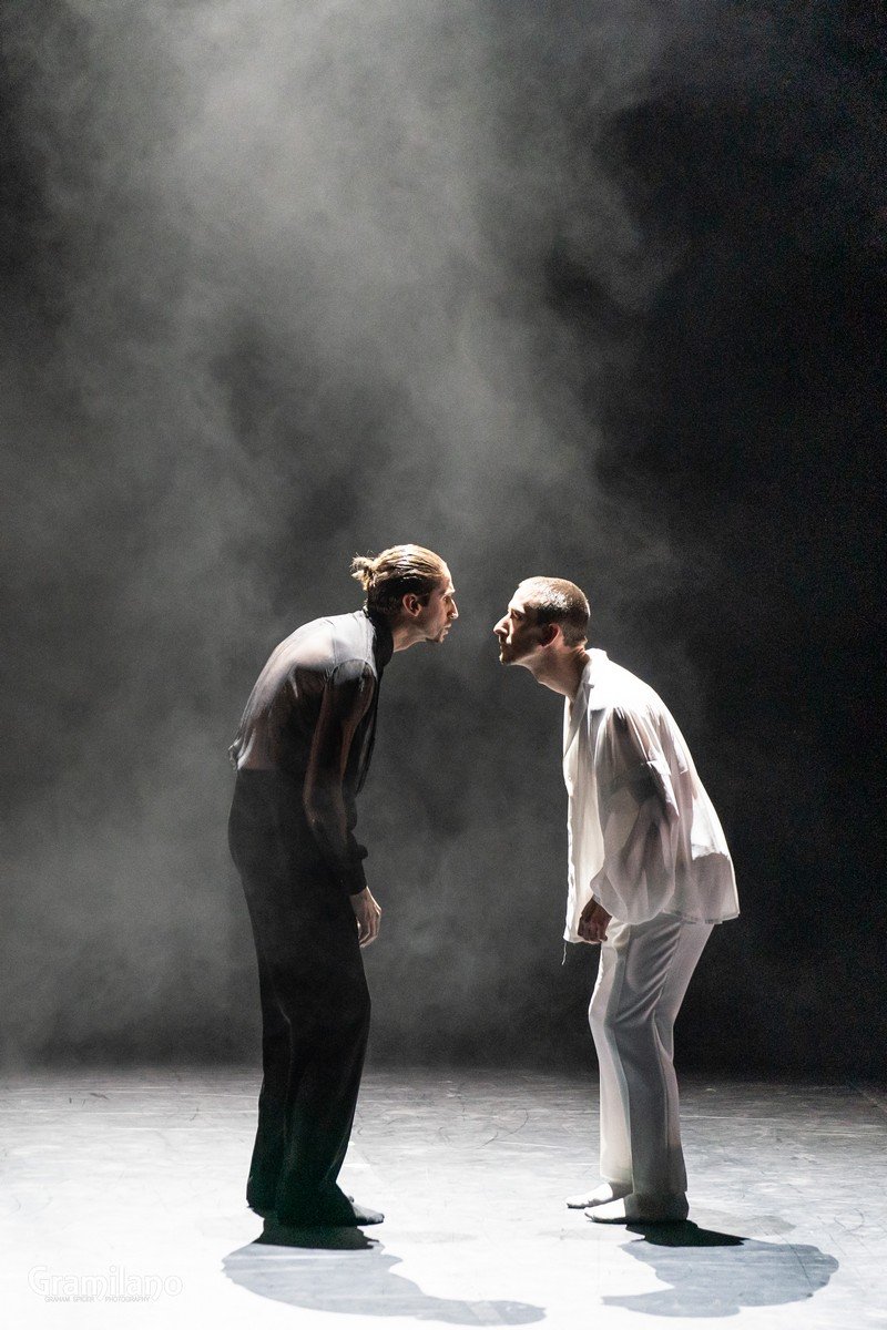 Blanc e noir Sasha Riva and Simone Repele photo Graham Spicer 1 Blanc e noir - Sasha Riva and Simone Repele - photo Graham Spicer 1