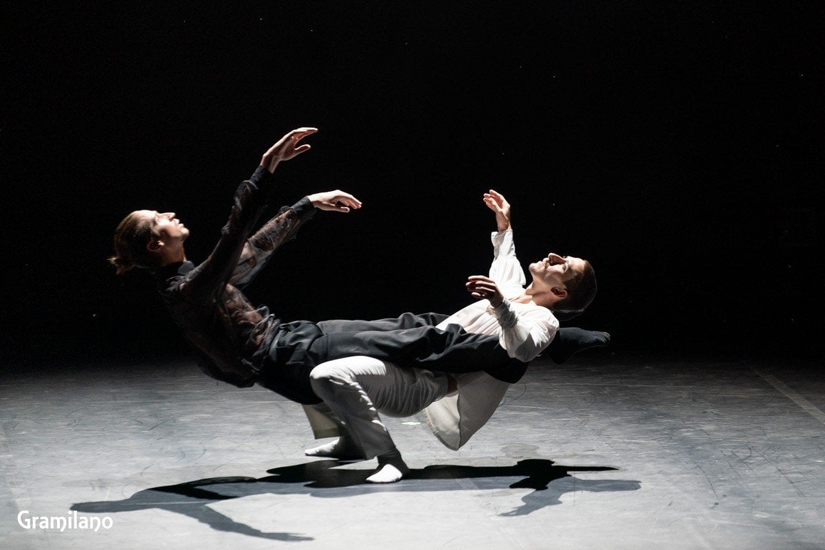 Blanc e noir Sasha Riva and Simone Repele photo Graham Spicer 3 Blanc e noir - Sasha Riva and Simone Repele - photo Graham Spicer 3