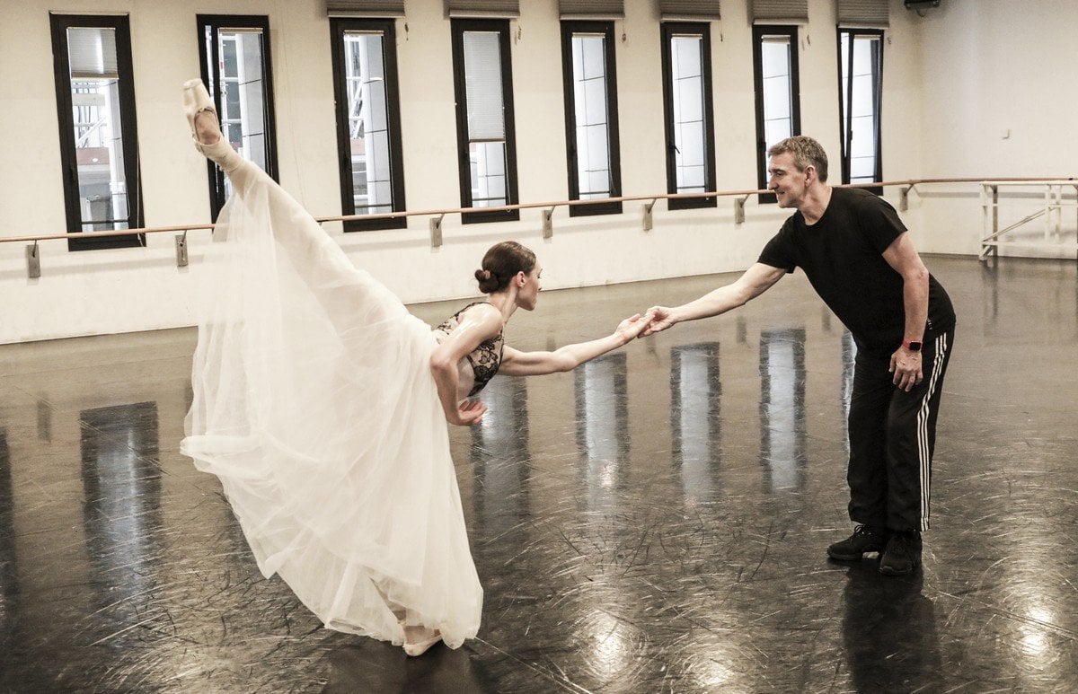 Giselle rehearsal with Julio Bocca and Martina Arduina photo Brescia e Amisano ©Teatro alla Scala 2022 Giselle rehearsal with Julio Bocca and Martina Arduina, photo Brescia e Amisano ©Teatro alla Scala 2022
