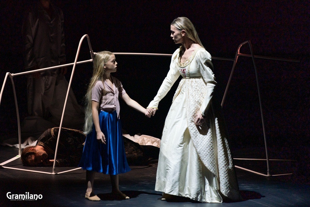 Giulietta Eleonora Abbagnato and Julia Balzaretti photo Graham Spicer 2 Giulietta - Eleonora Abbagnato and Julia Balzaretti - photo Graham Spicer 2