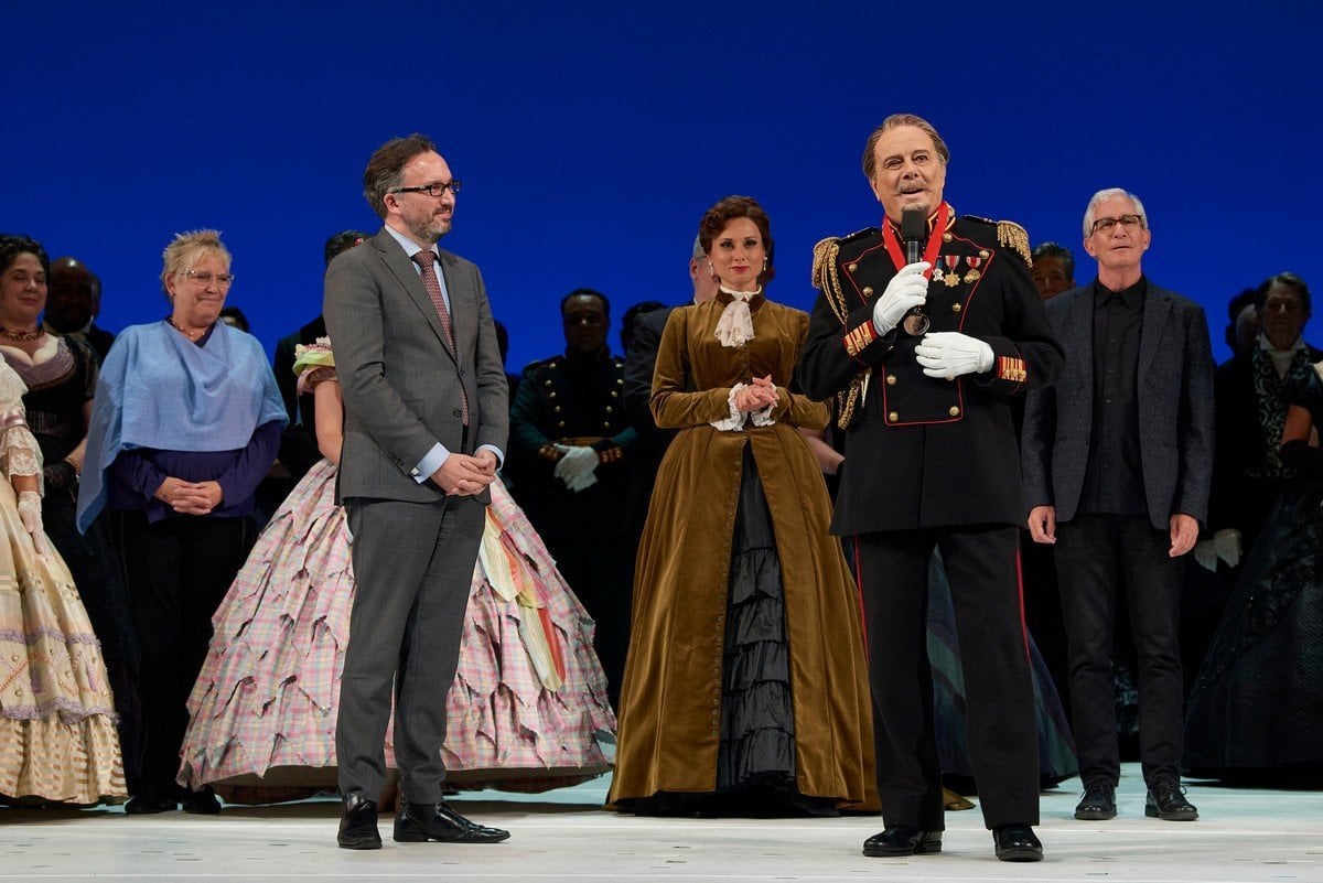Ferruccio Furlanetto presented with the San Francisco Opera Medal by General Director Matthew Shilvock following Eugene Onegin on September 25, 2022. Photo by Stefan Cohen, San Francisco Opera