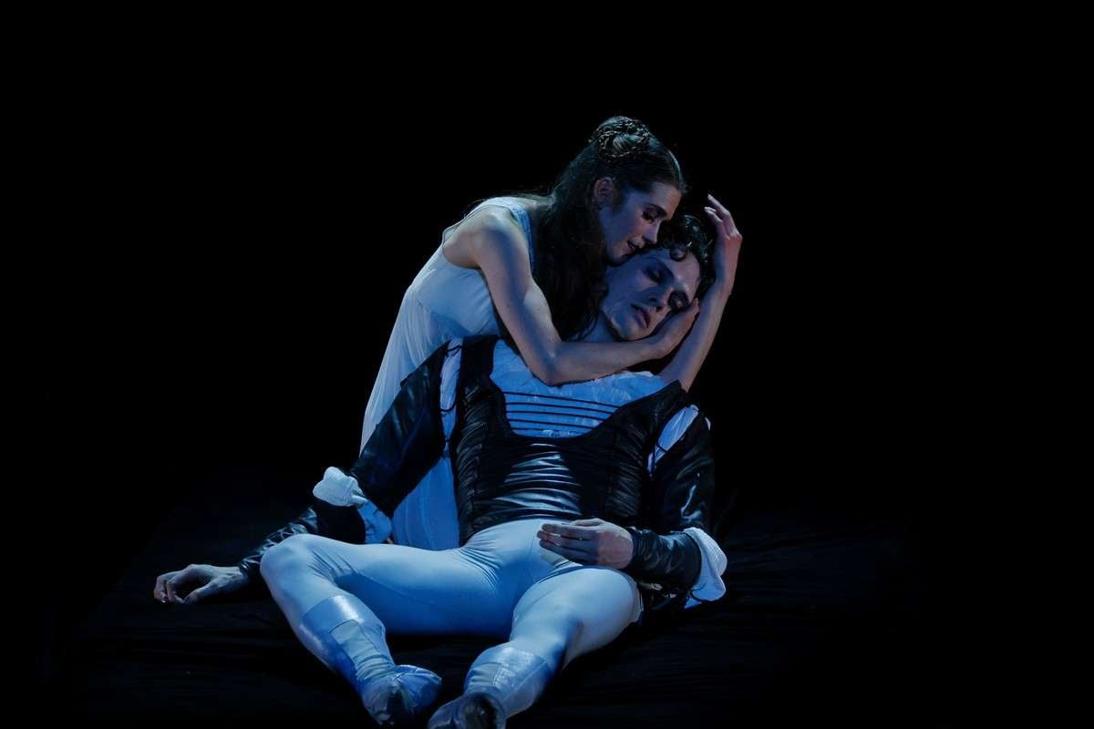 19 - Romeo and Juliet - Sharni Spencer Callum Linnane photo Jeff Busby, Australian Ballet