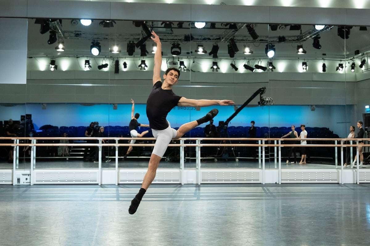 World Ballet Day 2021 ©2021 ROH. Photograph by Andrej Uspenski 4 World Ballet Day 2021 ©2021 ROH. Photograph by Andrej Uspenski 4