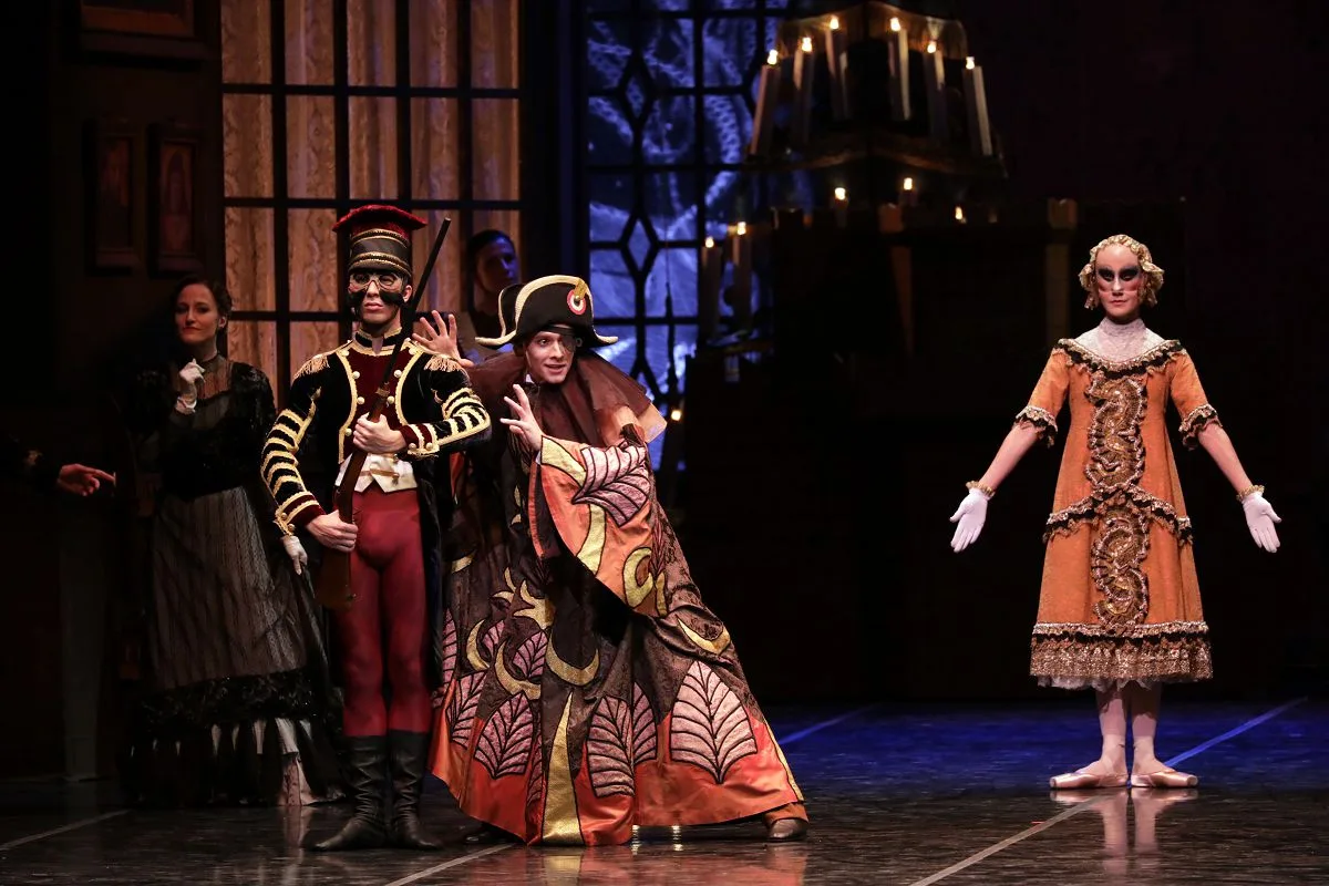 07 Nutcracker with Timofej Andrijashenko Nicoletta Manni and Mattia Semperboni. Photo by Brescia e Amisano ©Teatro alla Scala jpg 07 - Nutcracker with Timofej Andrijashenko, Nicoletta Manni and Mattia Semperboni. Photo by Brescia e Amisano ©Teatro alla Scala