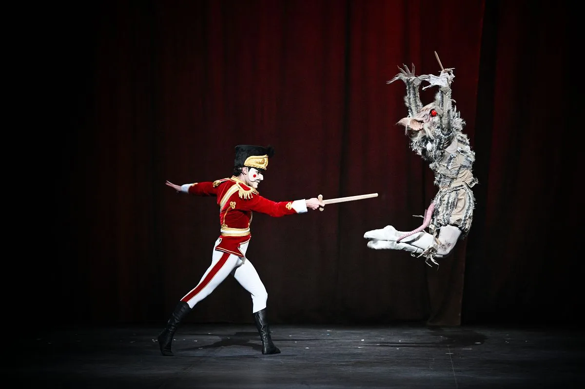 Fernando Carratala Coloma as Nutcracker and James Streeter as Mouse King in Nutcracker © Laurent Liotardo jpg Fernando Carratala Coloma as Nutcracker and James Streeter as Mouse King in Nutcracker © Laurent Liotardo