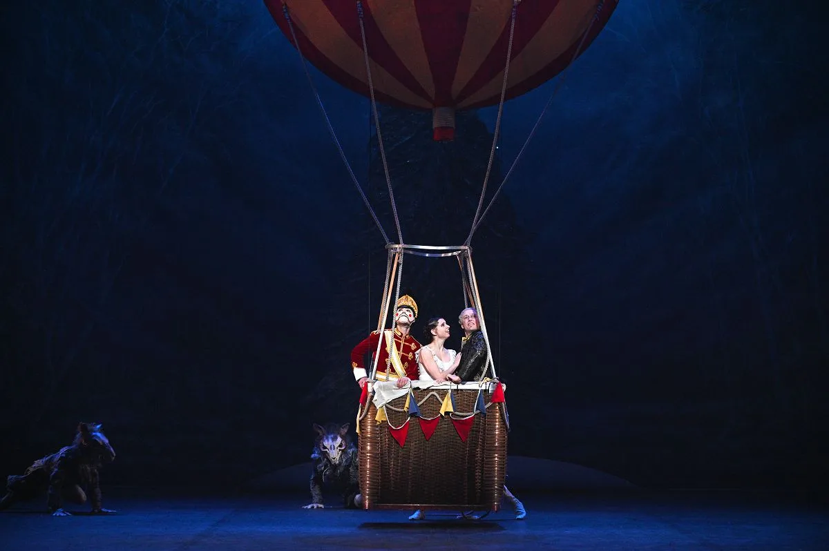 Julia Conway as Clara Francesco Gabriele Frola as Nephew and Fabian Reimair as Drosselmeyer in Nutcracker © Laurent Liotardo jpg Julia Conway as Clara Francesco Gabriele Frola as Nephew and Fabian Reimair as Drosselmeyer in Nutcracker © Laurent Liotardo