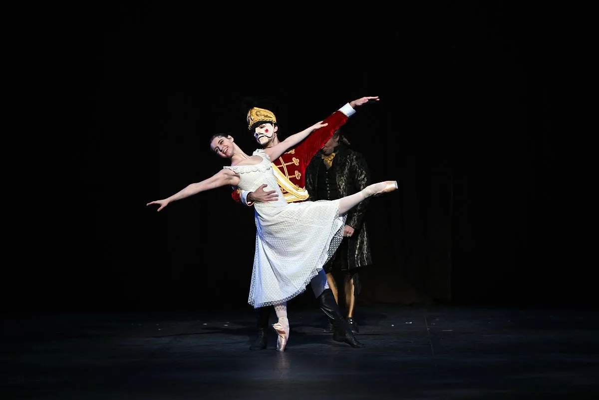Julia Conway as Clara and Fernando Carratala Coloma as Nutcracker in Nutcracker © Laurent Liotardo jpg Julia Conway as Clara and Fernando Carratala Coloma as Nutcracker in Nutcracker © Laurent Liotardo