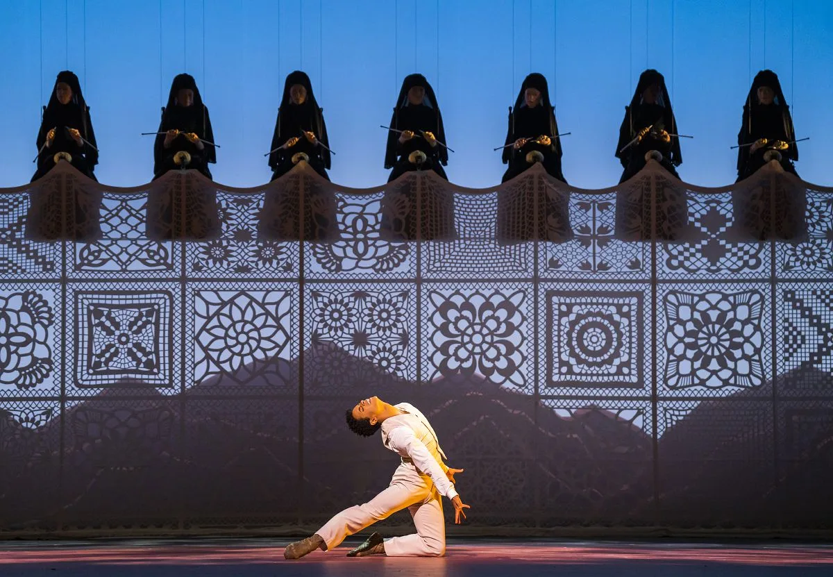 Marcelino Sambe as Pedro and artists of The Royal Ballet in Like Water for Chocolate The Royal Ballet ©2022 ROH. Photograph by Tristram Kenton jpg Marcelino Sambé as Pedro and artists of The Royal Ballet in Like Water for Chocolate, The Royal Ballet ©2022 ROH. Photograph by Tristram Kenton
