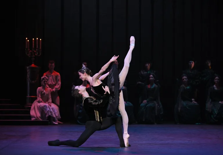 10 - Emma Hawes and Aitor Arrieta in Swan Lake, photo by Laurent Liotardo