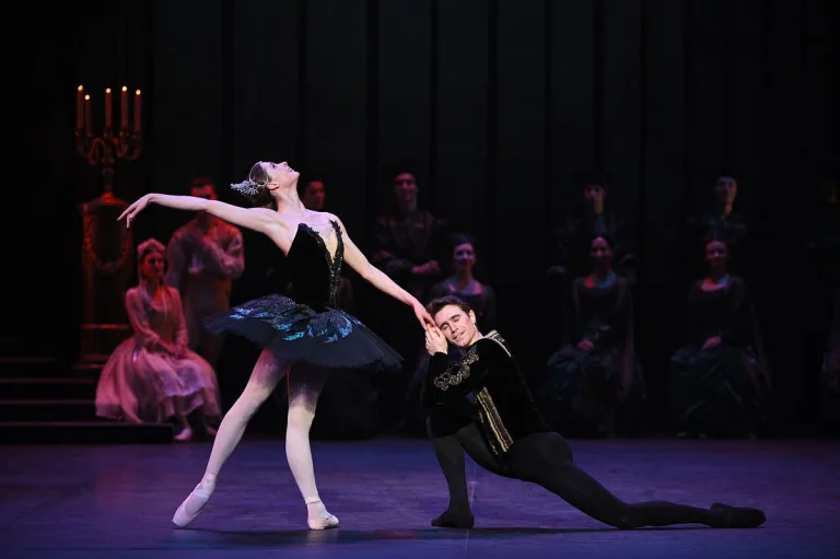 11 - Emma Hawes and Aitor Arrieta in Swan Lake, photo by Laurent Liotardo