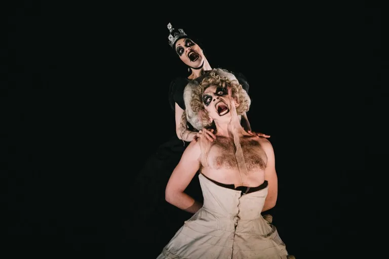 Eleanor Perry & Daniel Hay-Gordon in Queen Have & Miss Haven't, photo by Rosie Powell-01