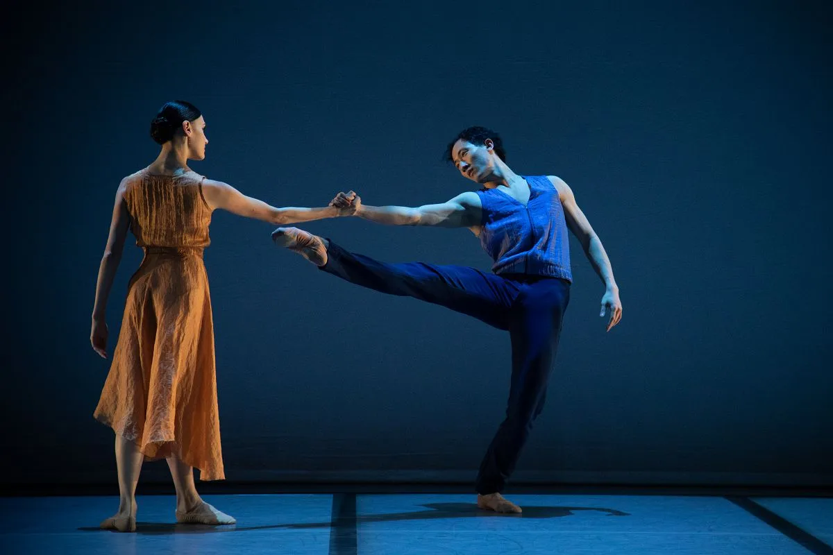 Amelia Townsend and Joonhyu in Everyone Keeps Me by Pam Tanowitz photo by Alice Pennefather ROH 2023 jpg Amelia Townsend and Joonhyu in Everyone Keeps Me by Pam Tanowitz photo by Alice Pennefather ROH 2023