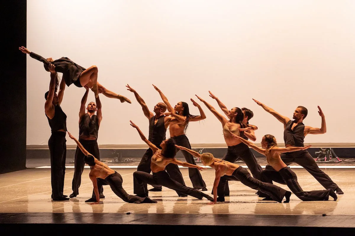 Ballets Jazz Montreal in Dance Me photo by Rolando Paolo Guerzoni 5 jpg Ballets Jazz Montréal in Dance Me, photo by Rolando Paolo Guerzoni - 5