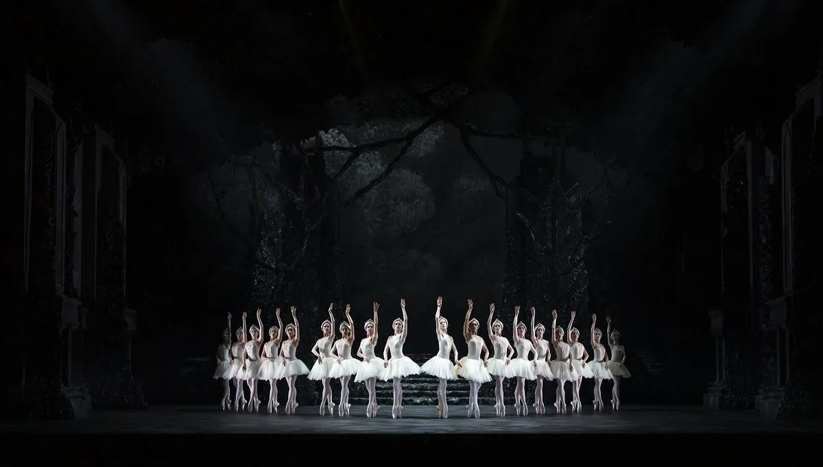 Birmingham Royal Ballet Swan Lake. photo by Bill Cooper 01 jpg Birmingham Royal Ballet Swan Lake. photo by Bill Cooper-01