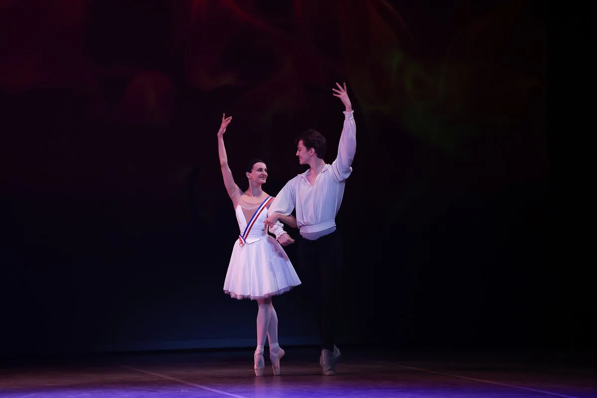 Flames of Paris Evelina Godunova and Julian MacKay photo by Dasa Wharton jpg Flames of Paris - Evelina Godunova and Julian MacKay, photo by Dasa Wharton