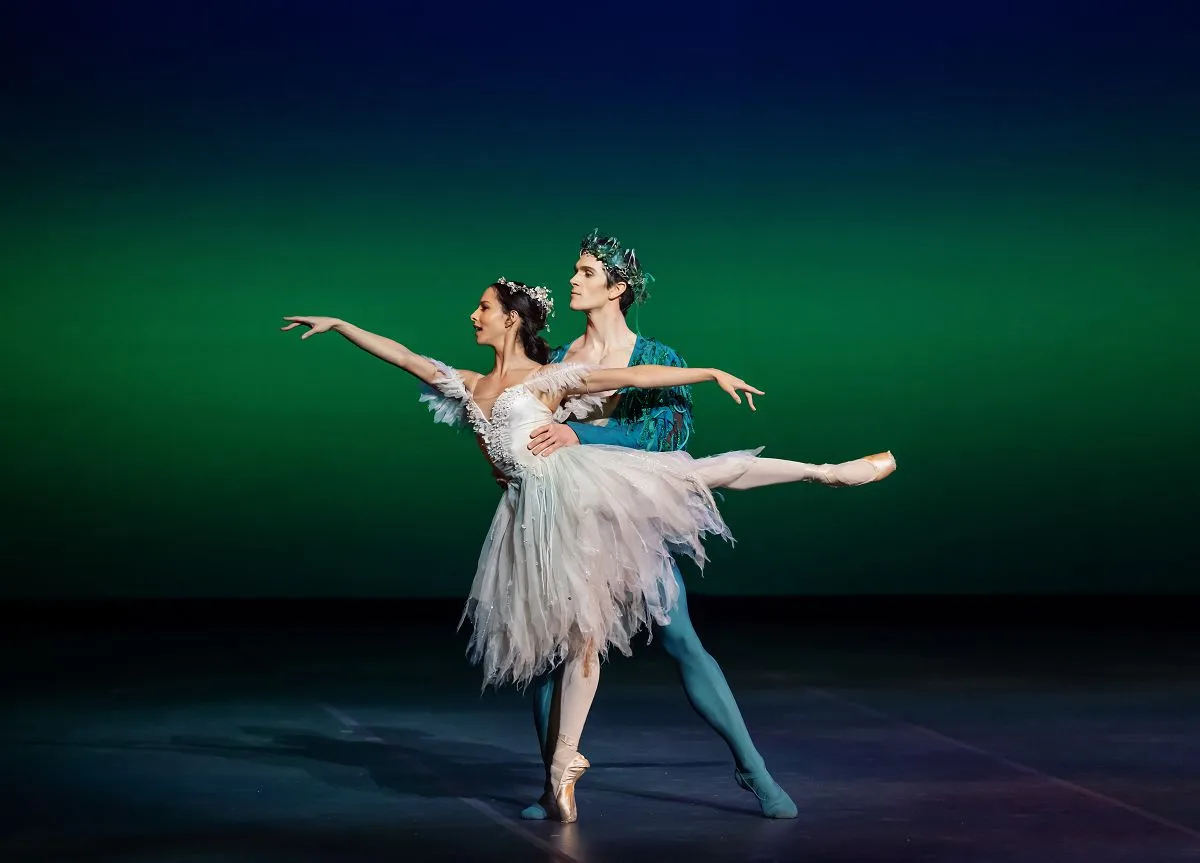 Francesca Hayward and William Bracewell in The Dream Pas de Deux Nicholas MacKay MACKAY PRODUCTIONS 01 jpg Francesca Hayward and William Bracewell in The Dream Pas de Deux_Nicholas MacKay MACKAY PRODUCTIONS-01