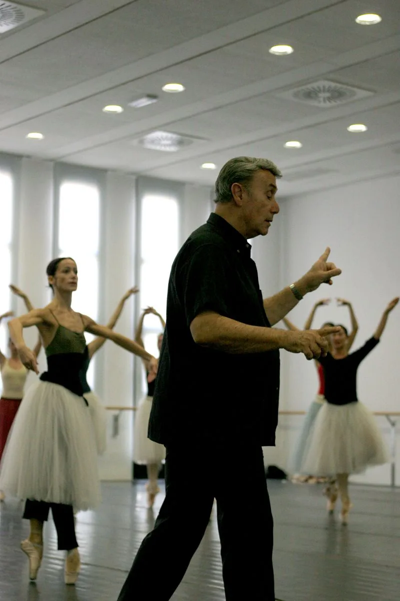 Pierre Lacotte rehearsing La Sylphide at La Scala photo by Marco Brescia 2005 01 jpg Pierre Lacotte rehearsing La Sylphide at La Scala, photo by Marco Brescia 2005-01