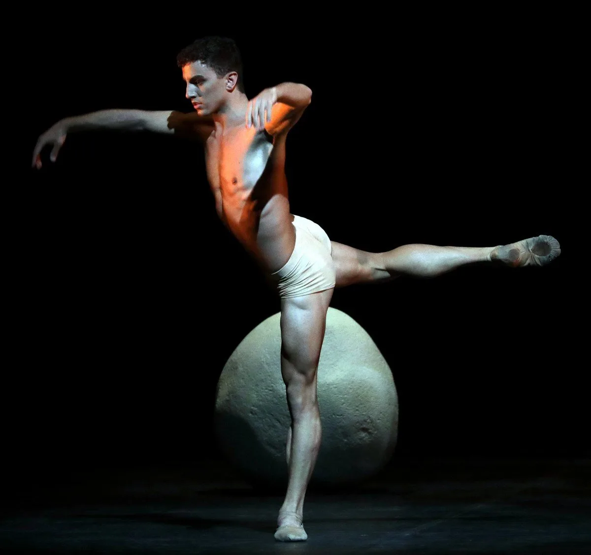01 LAPRES MIDI DUN FAUNE Domenico Di Cristo photo by Brescia e Amisano Teatro alla Scala jpg 01 - L'APRES MIDI D'UN FAUNE Domenico Di Cristo, photo by Brescia e Amisano, Teatro alla Scala