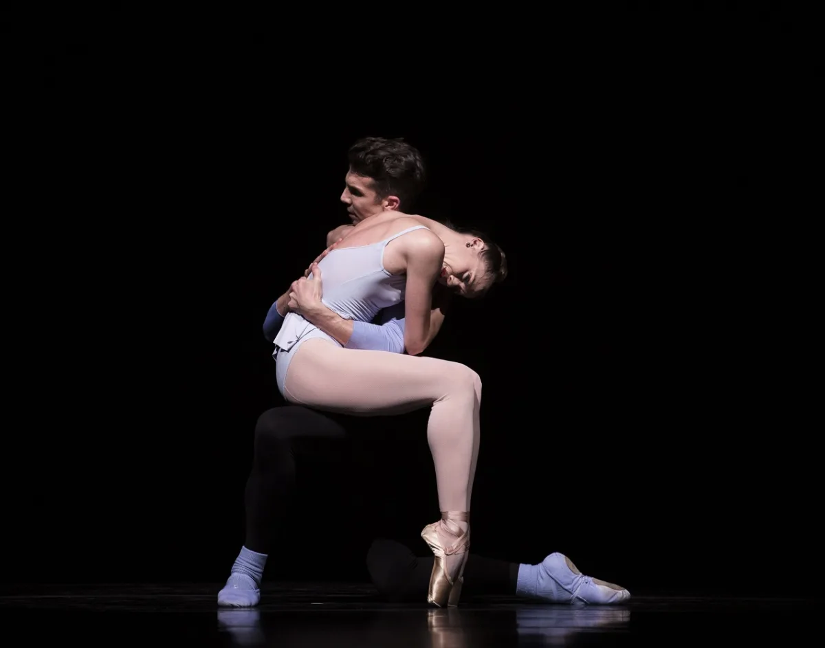 PSB's Lesley Rausch and Lucien Postlewaite in Duo Concertant by George Balanchine (c) The George Balanchine Trust – Photo by Angela Sterling