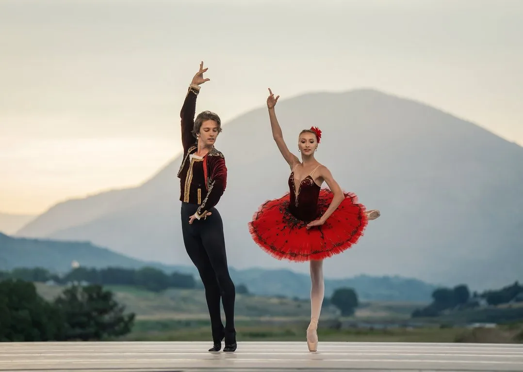 Don Quixote Anastasia Smirnova and Julian MacKay Stars on the Yellowstone photo Nicholas Mackay MACKAY PRODUCTIONS 604 jpg Don Quixote - Anastasia Smirnova and Julian MacKay, Stars on the Yellowstone, photo Nicholas Mackay MACKAY PRODUCTIONS 604