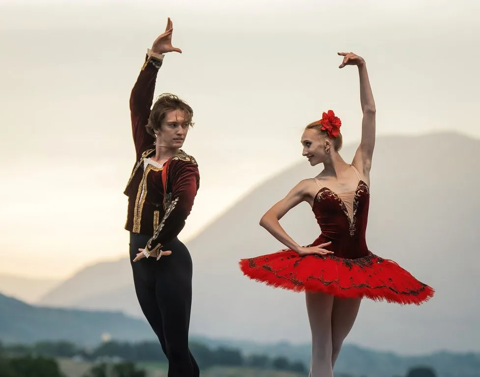 Don Quixote Anastasia Smirnova and Julian MacKay Stars on the Yellowstone photo Nicholas Mackay MACKAY PRODUCTIONS 605 jpg Don Quixote - Anastasia Smirnova and Julian MacKay, Stars on the Yellowstone, photo Nicholas Mackay MACKAY PRODUCTIONS 605