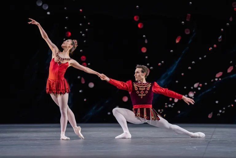 The Australian Ballet in Jewels. Rubies with Ako Kondo and Brett Chynoweth, photo by Tristram Kenton