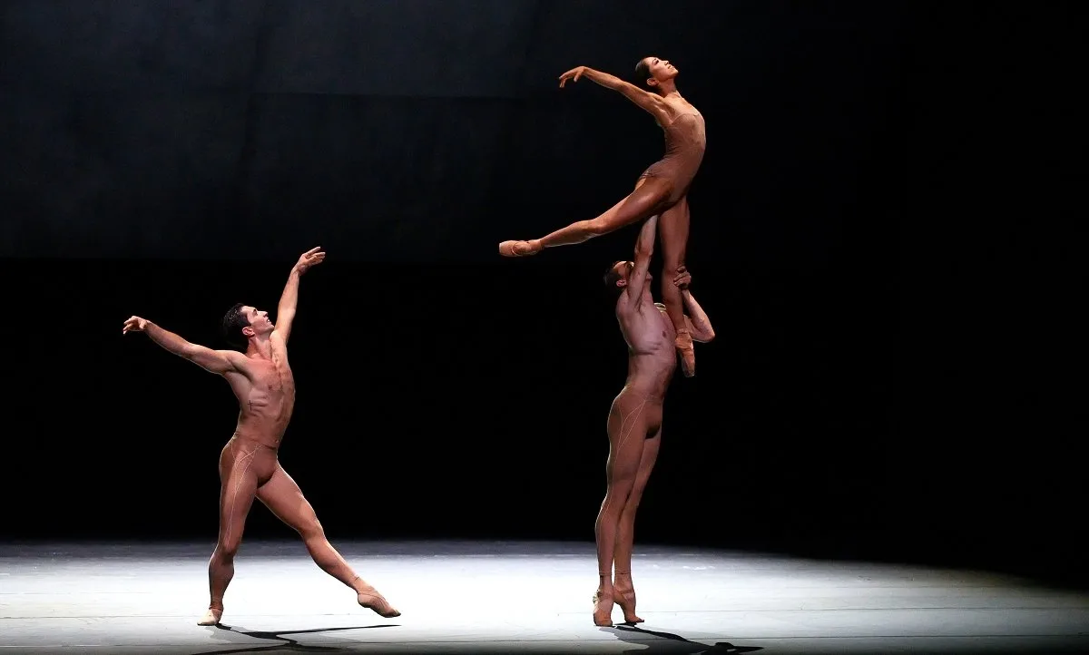 Erina Takahashi Lorenzo Trosello and Gareth Haw in David Dawsons Four Last Songs photo by Laurent Liotardo jpg Erina Takahashi Lorenzo Trosello and Gareth Haw in David Dawsons Four Last Songs, photo by Laurent Liotardo