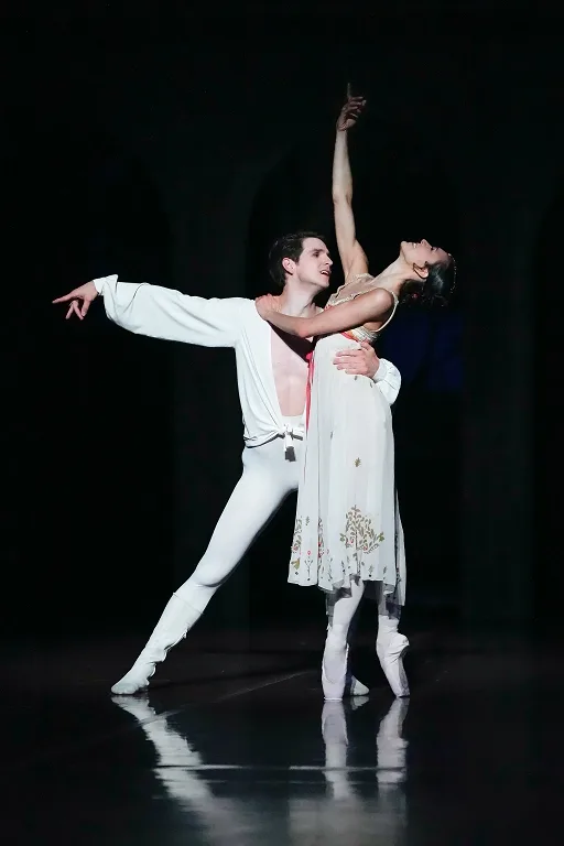 13 Stuttgart Ballet Romeo and Juliet Rocio Aleman David Moore 02 photo by Roman Novitzky Stuttgarter Ballett 2023 jpg 13 - Stuttgart Ballet - Romeo and Juliet - Rocio Aleman, David Moore-02, photo by Roman Novitzky, Stuttgarter Ballett 2023