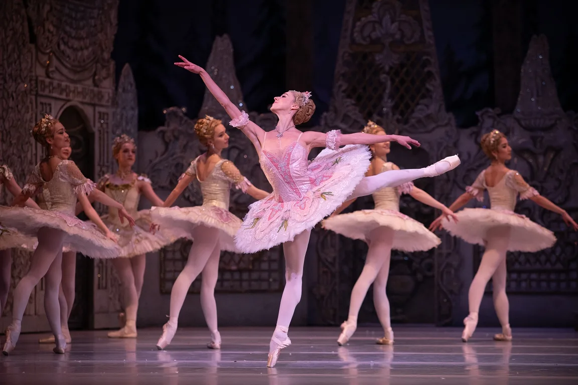 13 The Royal Ballets Nutcracker 2023 Isabella Gasparini as the Rose Fairy photo by Alice Pennefather jpg 13 The Royal Ballet's Nutcracker 2023 - Isabella Gasparini as the Rose Fairy, photo by Alice Pennefather