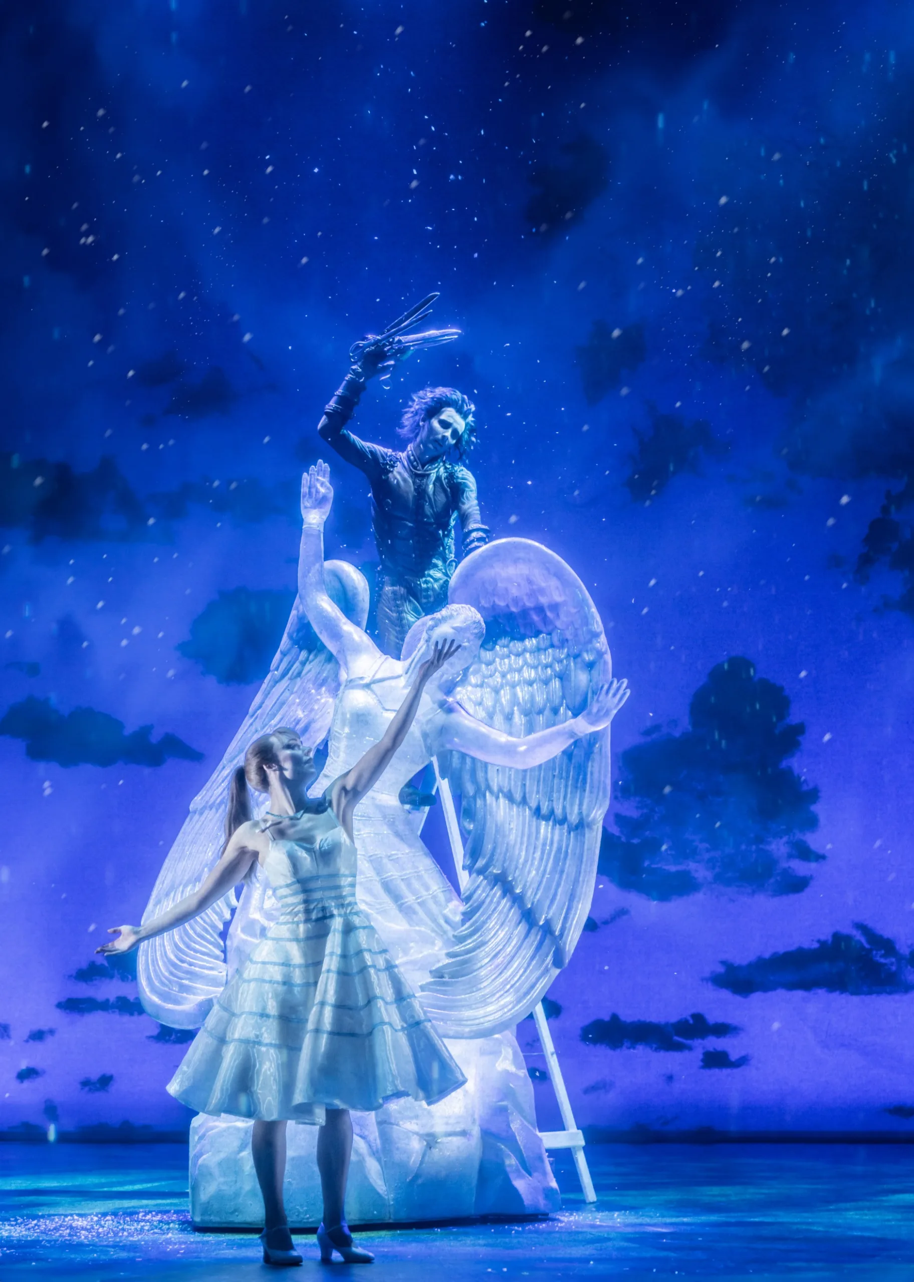 KatrinaLyndon28KimBoggs29andLiamMower28Edward29inEDWARDSCISSORHANDS.Devised2CDirectedandChoreographedbyMatthewBourne.PhotobyJohanPersson28229 scaled Katrina+Lyndon+Kim+Boggs+and+Liam+Mower+Edward+in+EDWARD+SCISSORHANDS.+Devised+Directed+and+Choreographed+by+Matthew+Bourne.+Photo+by+Johan+Persson+2