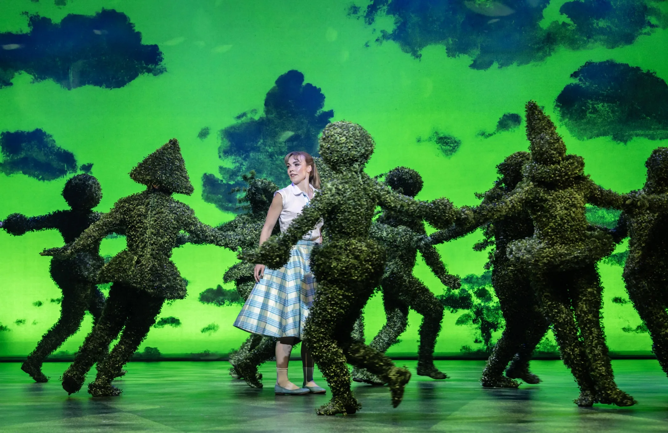 KatrinaLyndon28KimBoggs29inEDWARDSCISSORHANDS.Devised2CDirectedandChoreographedbyMatthewBourne.PhotobyJohanPersson jpg Katrina+Lyndon+Kim+Boggs+in+EDWARD+SCISSORHANDS.+Devised+Directed+and+Choreographed+by+Matthew+Bourne.+Photo+by+Johan+Persson