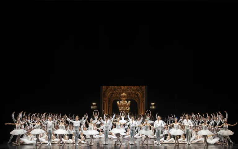 Paris Opera Ballet - Défilé - photo by Julien Benhamou, Paris Opera Ballet