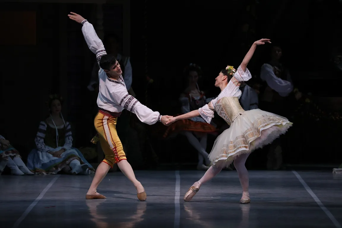 36 Coppelia Alice Mariani and Nicola Del Freo photo by Brescia and Amisano Teatro alla Scala 2024 jpg 36 - Coppélia - Alice Mariani and Nicola Del Freo, photo by Brescia and Amisano, Teatro alla Scala 2024