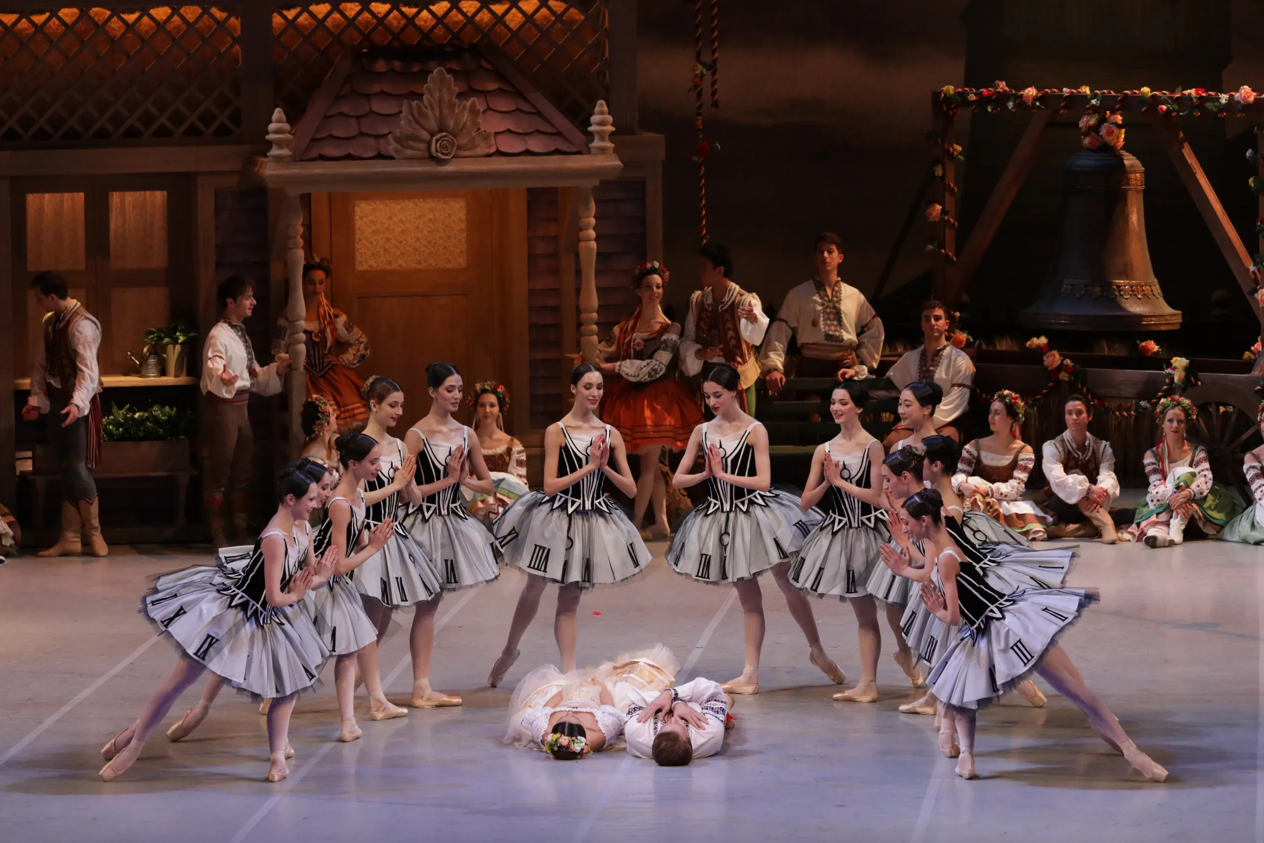 42 Coppelia Nicoletta Manni Timofej Andrijashenko and corps de ballet photo by Brescia and Amisano Teatro alla Scala scaled 42 - Coppélia - Nicoletta Manni, Timofej Andrijashenko and corps de ballet, photo by Brescia and Amisano, Teatro alla Scala