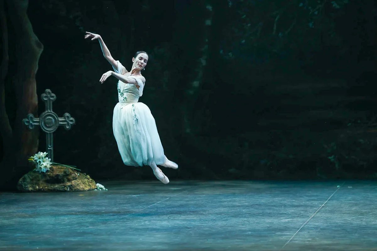 Giselle English National Ballet with Katja Khaniukova as Giselle and Aitor Arrieta as Albrecht photo by Dasa Wharton 2024 15 jpg Giselle - English National Ballet with Katja Khaniukova as Giselle and Aitor Arrieta as Albrecht, photo by Dasa Wharton 2024 - 15