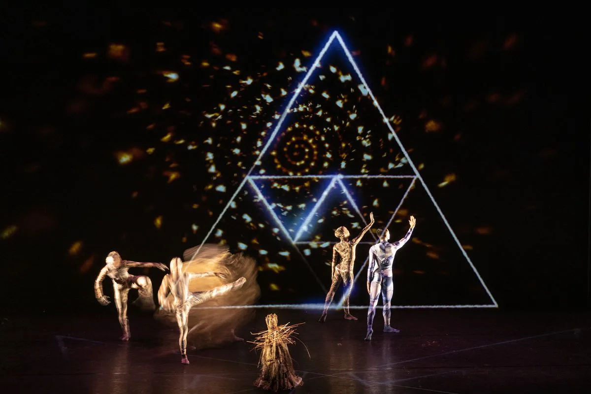Wayne McGregors UniVerse A Dark Crystal Odyssey Company Wayne McGregor artists Royal Opera House London 2023 Photo credit Andrej Uspenski 2 jpg Wayne McGregor's UniVerse A Dark Crystal Odyssey, Company Wayne McGregor artists, Royal Opera House, London (2023), Photo credit Andrej Uspenski (2)