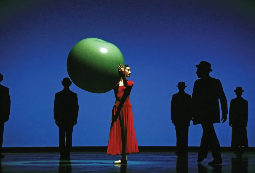Yuan Yuan Tan in Possokhovs Magrittomania © Marty Sohl jpg Yuan Yuan Tan in Possokhov's Magrittomania © Marty Sohl