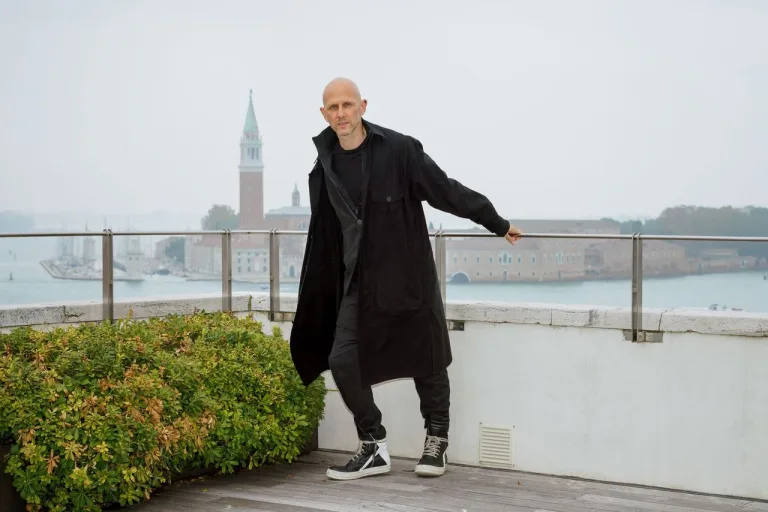 Wayne McGregor, Courtesy La Biennale di Venezia, photo by Andrea Avezzù