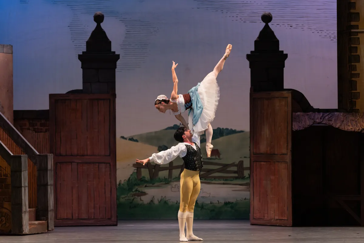 02 La Fille mal gardee Beatrice Parma as Lise and Enrique Bejarano Vidal as Colas photo by Riku Ito BRB 2024 02 - La Fille mal gardée - Beatrice Parma as Lise and Enrique Bejarano Vidal as Colas, photo by Riku Ito, BRB 2024