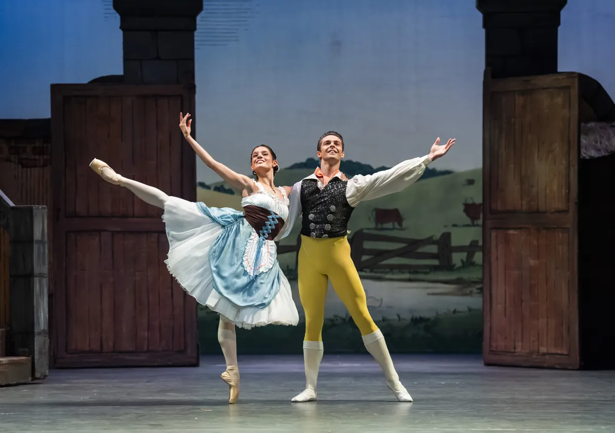 02 La Fille mal gardee Birmingham Royal Ballet photo by Tristam Kenton 02 - La Fille mal gardée - Birmingham Royal Ballet, photo by Tristam Kenton