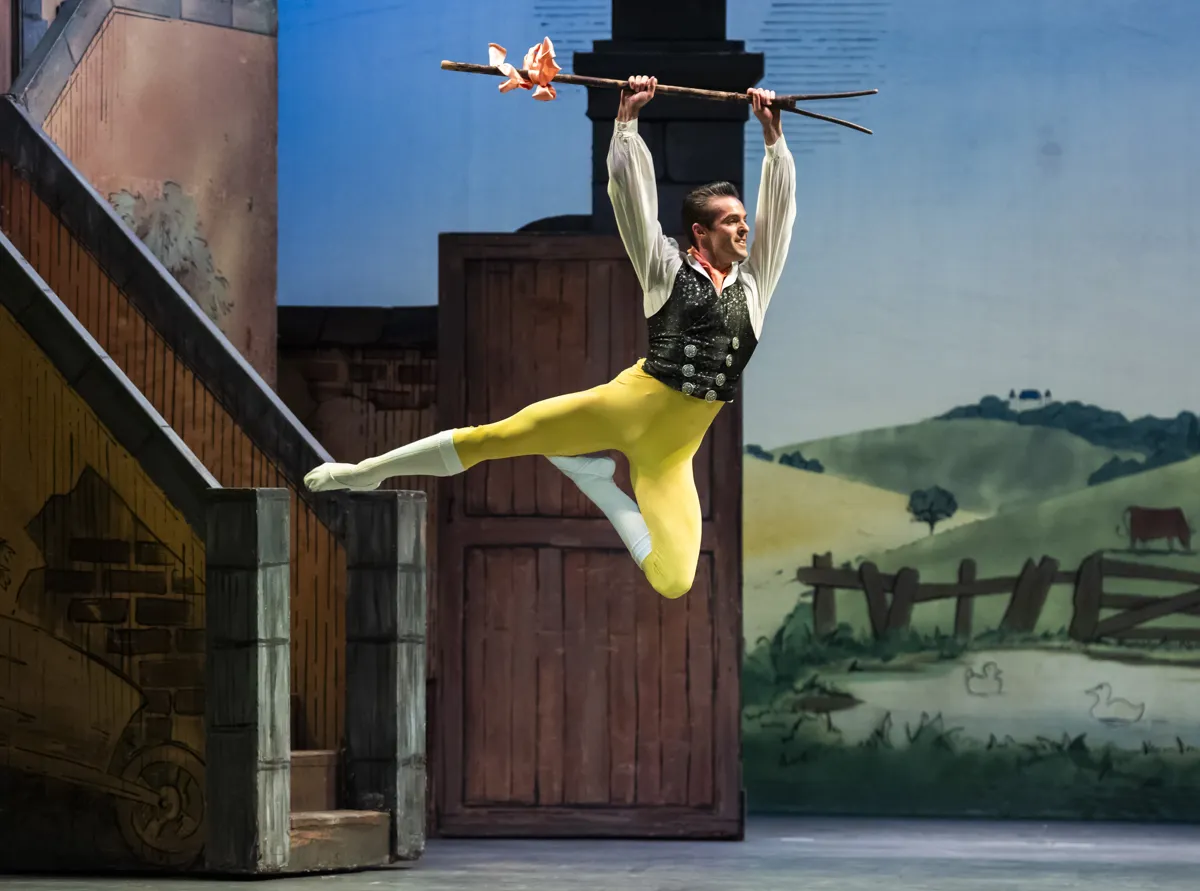 03 La Fille mal gardee Birmingham Royal Ballet photo by Tristam Kenton 03 - La Fille mal gardée - Birmingham Royal Ballet, photo by Tristam Kenton