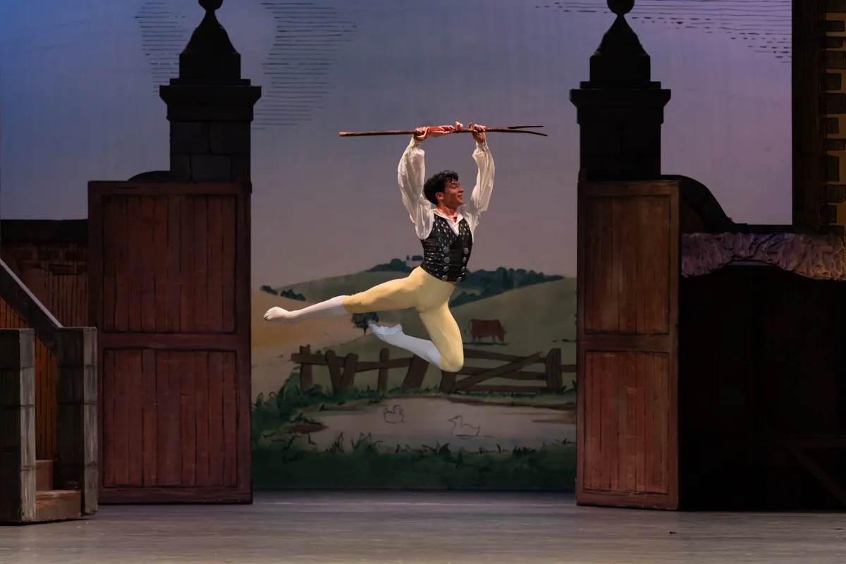 03 La Fille mal gardee Enrique Bejarano Vidal as Colas photo by Riku Ito BRB 2024 03 - La Fille mal gardée - Enrique Bejarano Vidal as Colas, photo by Riku Ito, BRB 2024