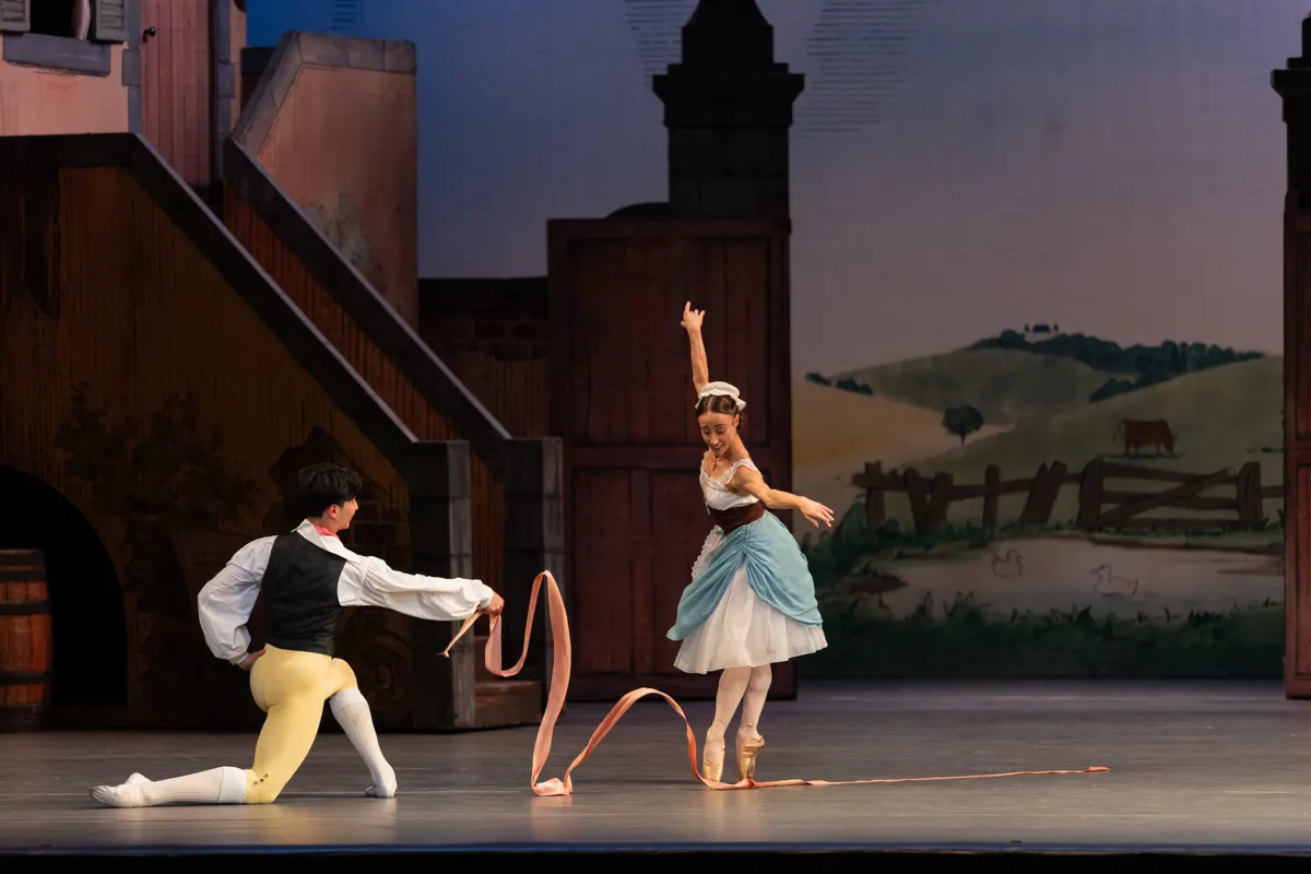 05 La Fille mal gardee Beatrice Parma as Lise and Enrique Bejarano Vidal as Colas photo by Riku Ito BRB 2024 05 - La Fille mal gardée - Beatrice Parma as Lise and Enrique Bejarano Vidal as Colas, photo by Riku Ito, BRB 2024