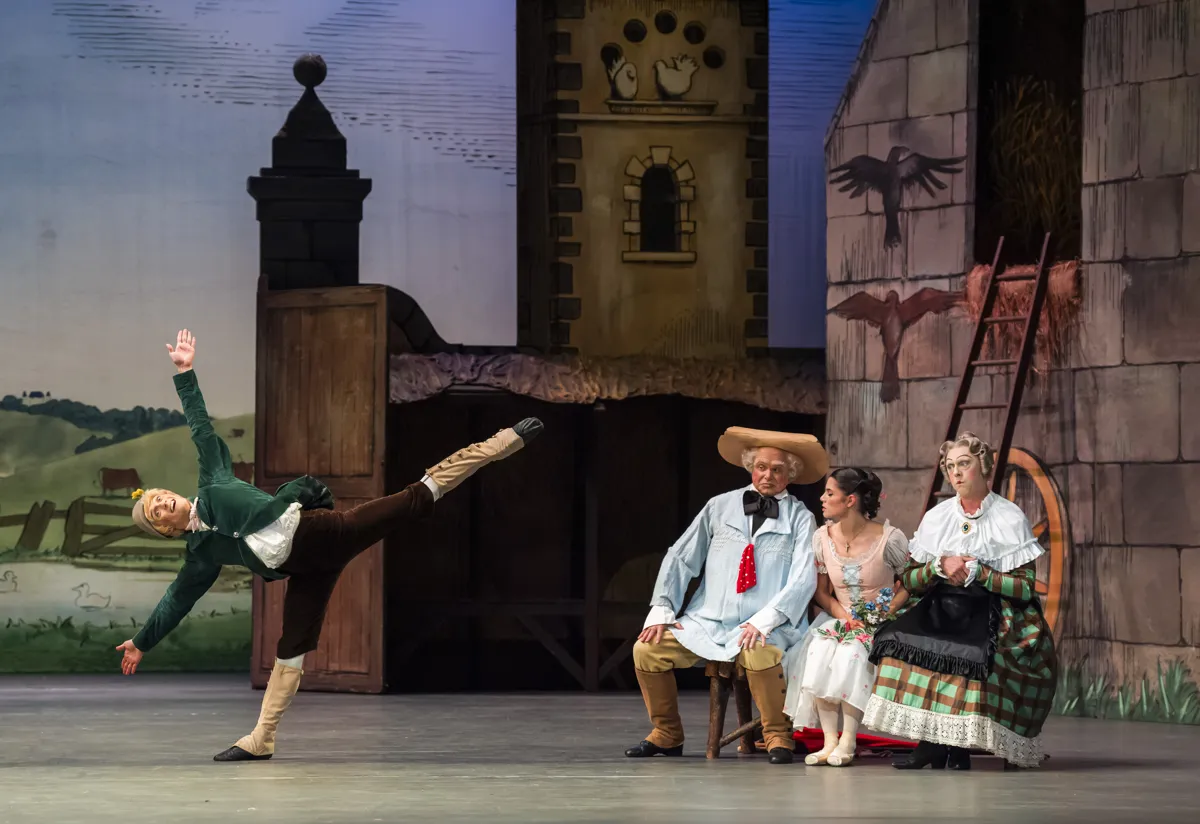 10 La Fille mal gardee Birmingham Royal Ballet photo by Tristam Kenton 10 - La Fille mal gardée - Birmingham Royal Ballet, photo by Tristam Kenton
