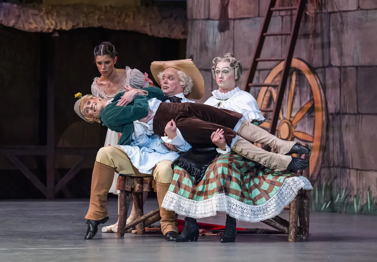 12 La Fille mal gardee Birmingham Royal Ballet photo by Tristam Kenton 12 - La Fille mal gardée - Birmingham Royal Ballet, photo by Tristam Kenton