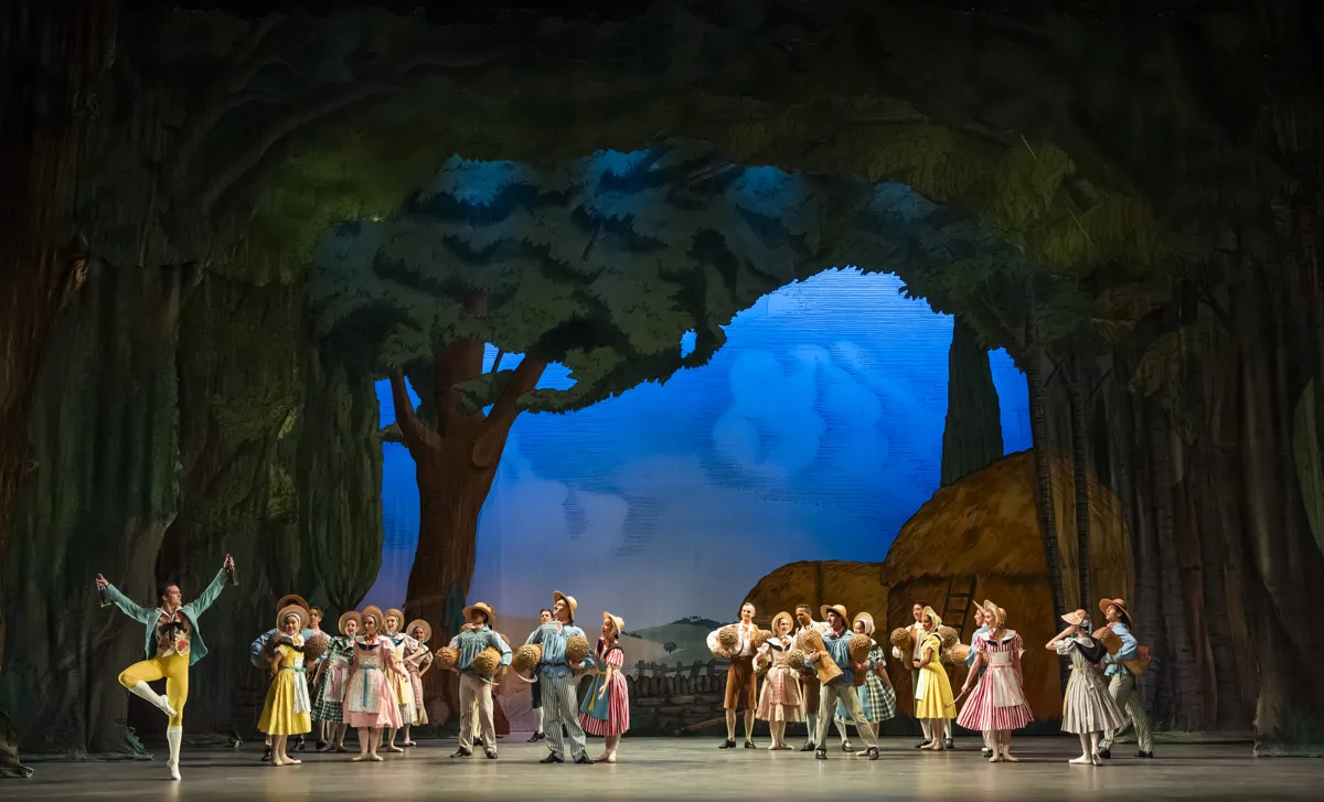 17 La Fille mal gardee Birmingham Royal Ballet photo by Tristam Kenton 17 - La Fille mal gardée - Birmingham Royal Ballet, photo by Tristam Kenton