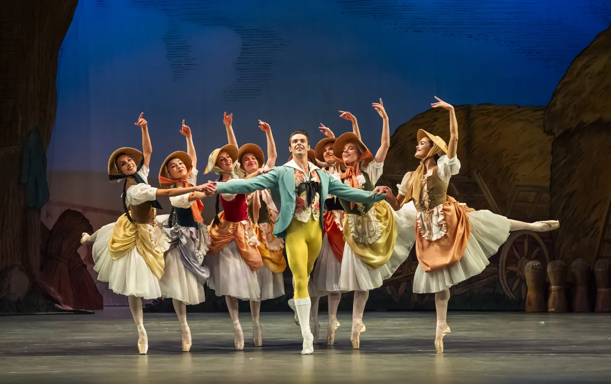 18 La Fille mal gardee Birmingham Royal Ballet photo by Tristam Kenton 18 - La Fille mal gardée - Birmingham Royal Ballet, photo by Tristam Kenton