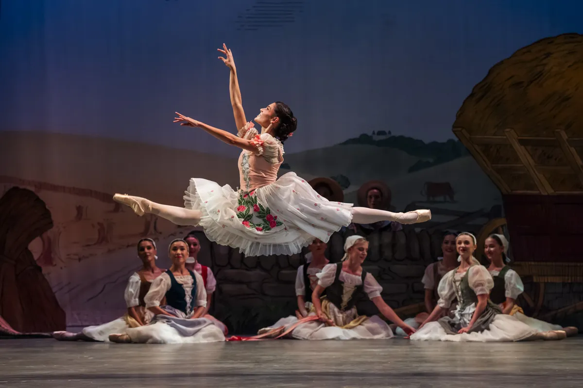29 La Fille mal gardee Birmingham Royal Ballet photo by Tristam Kenton 29 - La Fille mal gardée - Birmingham Royal Ballet, photo by Tristam Kenton